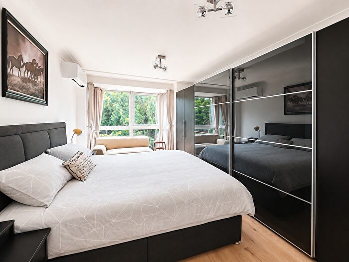2 Bedroom Flat To Rent In Heath Court, Hollybush Hill, London, E11