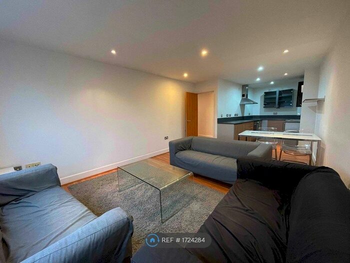 3 Bedroom Flat To Rent In London, London, SE5