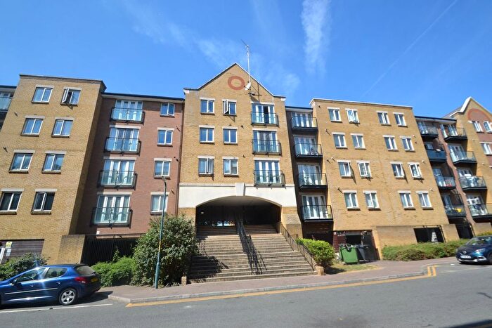 1 Bedroom Flat For Sale In Black Eagle Drive, Northfleet, Gravesend, DA11