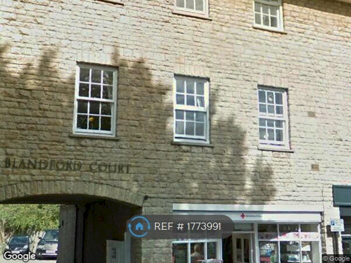 2 Bedroom Flat To Rent In Blandford Court, Woodstock, OX20