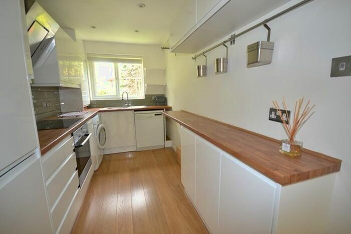 2 Bedroom Maisonette To Rent In Milton Road, Harpenden, AL5