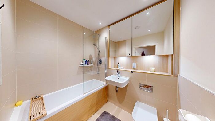 1 Bedroom Flat For Sale In Peartree Way, London, SE10