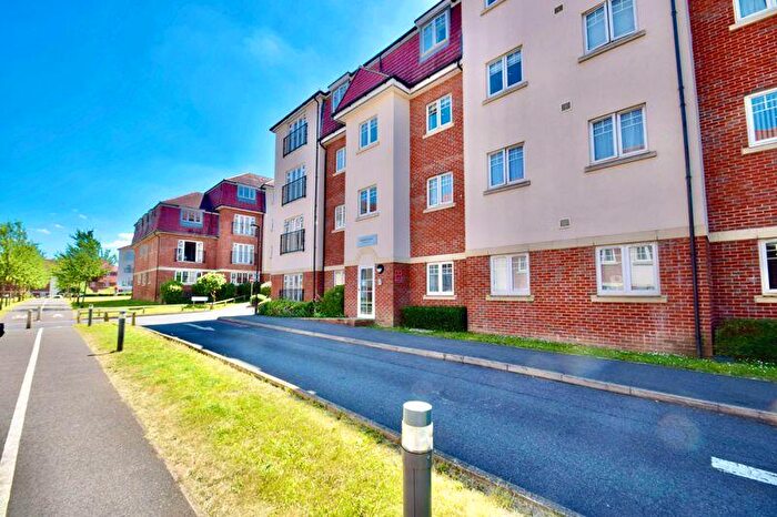 2 Bedroom Flat To Rent In Hedgerows House Morden, SM4