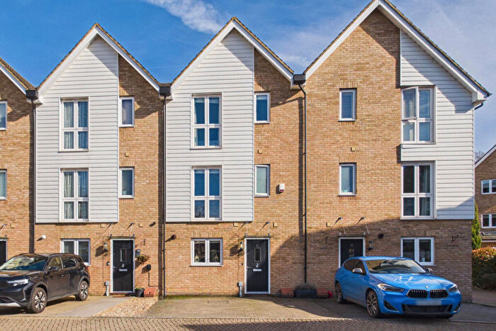 4 Bedroom Town House For Sale In Butterfly Crescent, Nash Mills Wharf, HP3
