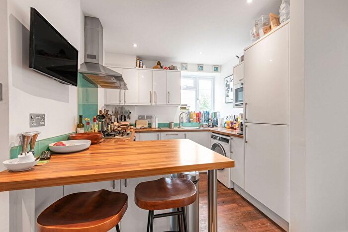 2 Bedroom Flat To Rent In Kelvin Court, Spencer Road, London, W4