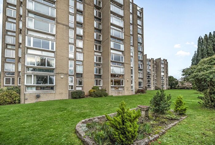 2 Bedroom Flat For Sale In Durdham Park, Bristol, BS6