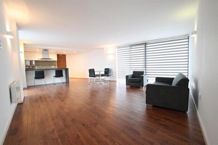 2 Bedroom Flat To Rent In Nougat Court, Taylor Place, Bow, E3