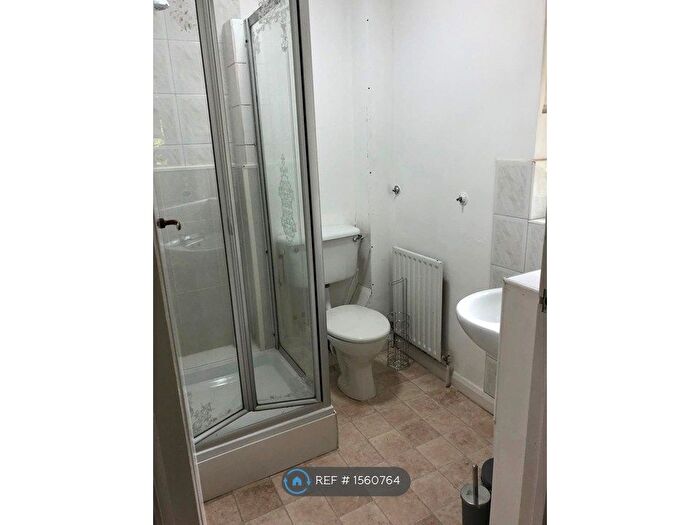 10 Bedroom Detached House To Rent In Elm Bank Drive, Nottingham, NG3