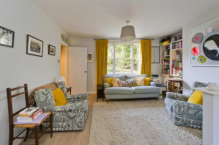 2 Bedroom Flat To Rent In Godolphin Road, London, W12