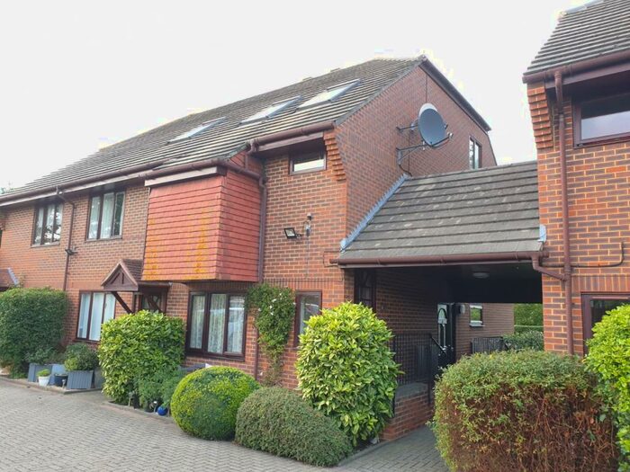 1 Bedroom Apartment To Rent In Valley View Road, Rochester, ME1