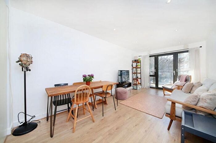 2 Bedroom Flat For Sale In Gwynne Road, Battersea Park, SW11
