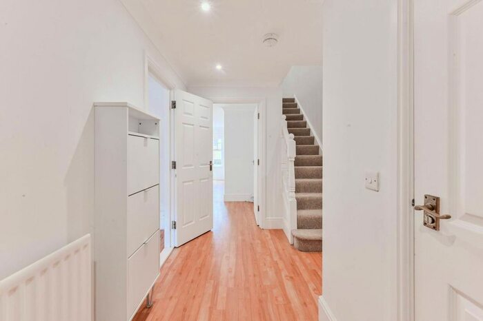 3 Bedroom Property To Rent In Osier Crescent, Muswell Hill, London, N10