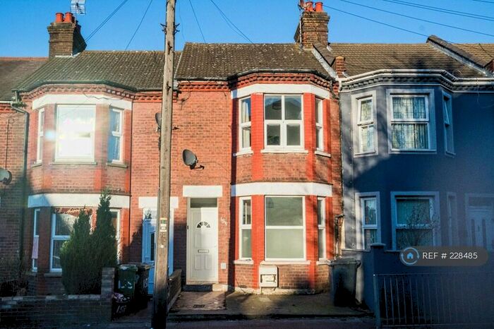 3 Bedroom Terraced House To Rent In Dallow Road, Luton, LU1