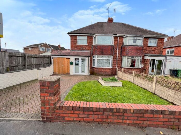 3 Bedroom Semi-Detached House To Rent In Tansey Green Road, Brierley Hill, DY5