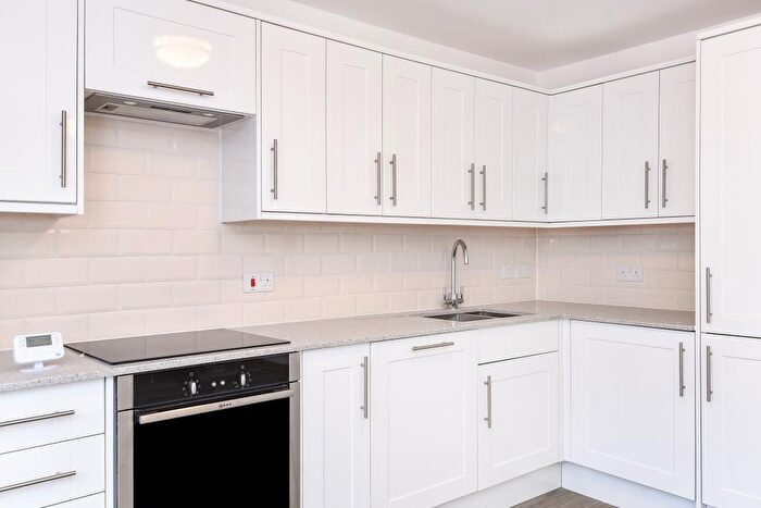2 Bedroom Apartment To Rent In Reading Road, Henley-on-Thames, RG9