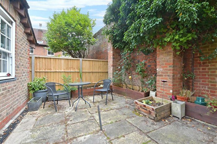 1 Bedroom Detached Bungalow For Sale In Church Street, Epsom, Surrey, KT17