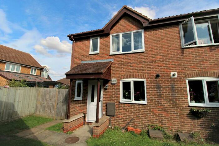 3 Bedroom Semi-Detached House To Rent In Anding Close, Olney, MK46
