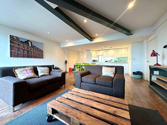 2 Bedroom Flat To Rent In Crispin Lofts, New York Road, Leeds, West Yorkshire, LS2