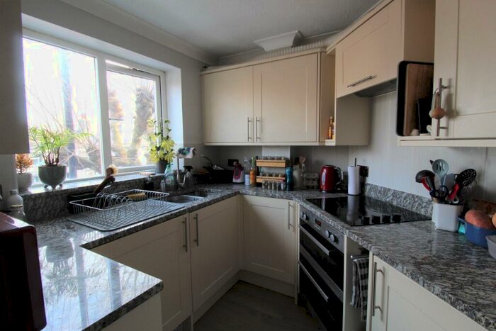 1 Bedroom Flat To Rent In Bargates, Christchurch, BH23