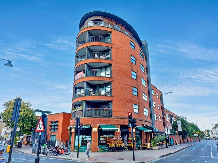 2 Bedroom Flat For Sale In Flat Holland House, Newington Green, London, N16