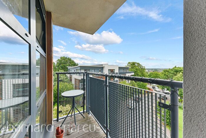 2 Bedroom Flat For Sale In Scott Avenue, London, SW15