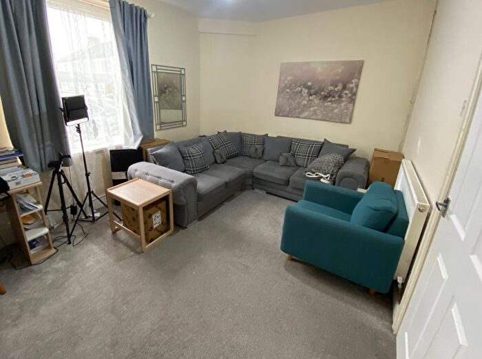 3 Bedroom End Of Terrace House To Rent In Tynant Street, Grangetown, Cardiff, CF11