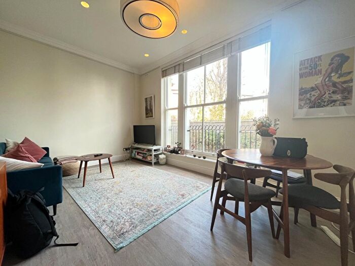 2 Bedroom Flat To Rent In Belsize Place, Hampstead, NW3