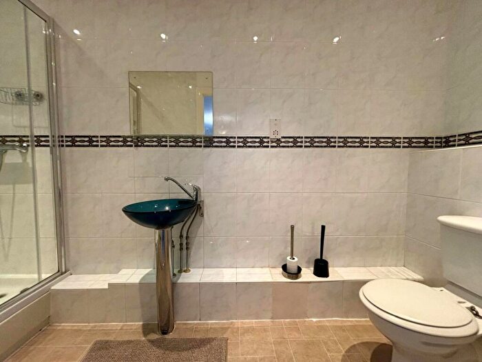 3 Bedroom Apartment For Sale In Townsend Way, Birmingham, B1