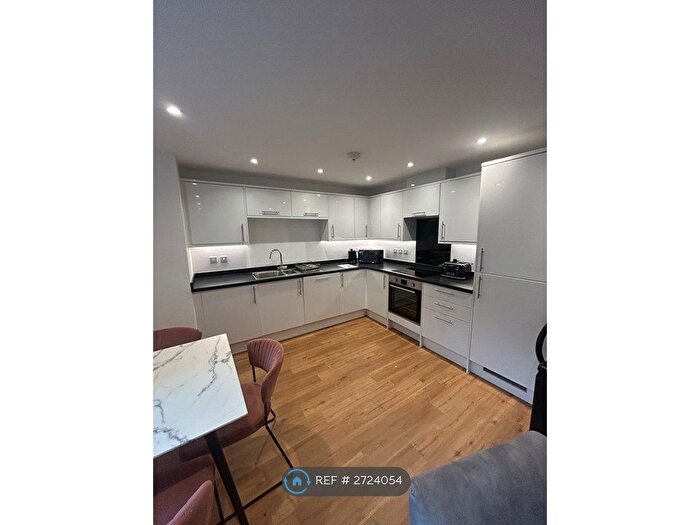 2 Bedroom Flat To Rent In Victoria Parade, Torquay, TQ1