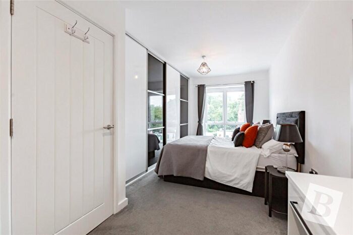 2 Bedroom Apartment For Sale In Upminster Road, Upminster, RM14