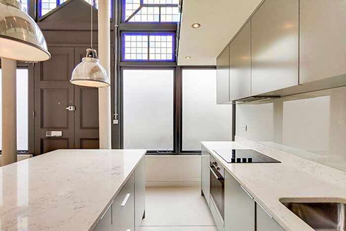 2 Bedroom Flat To Rent In Brixton Road, Brixton, London, SW9
