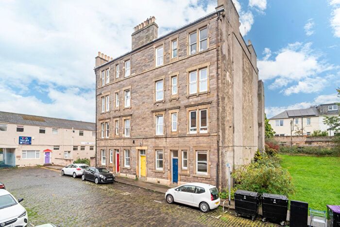 1 Bedroom Flat For Sale In Heriothill Terrace, Canonmills, Edinburgh, EH7