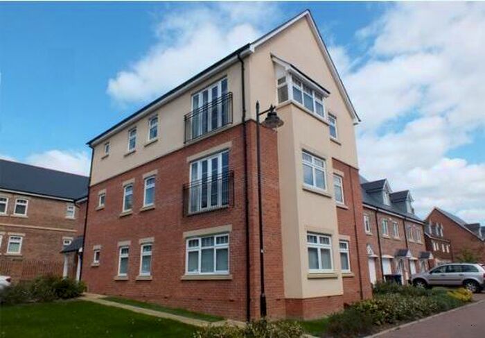 2 Bedroom Flat To Rent In Sandhills Court, Virginia Water, GU25