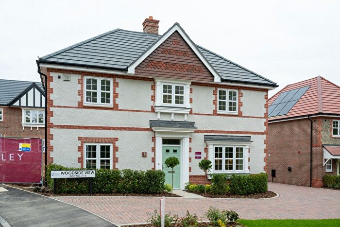 4 Bedroom Detached House For Sale In Woodside View, Bishops Green, RG20