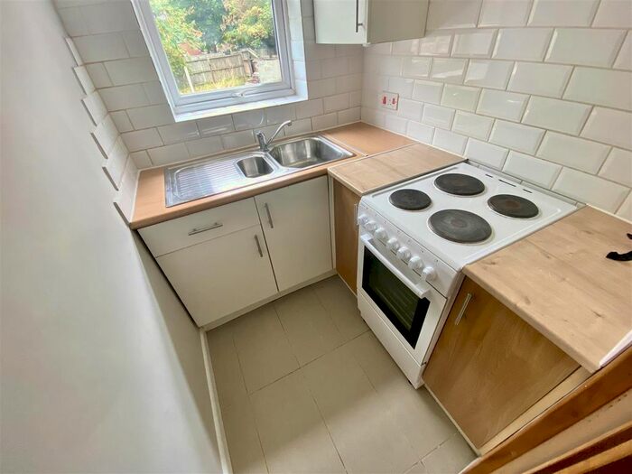 1 Bedroom Maisonette To Rent In Beechwood Road, Leagrave, Luton, LU4