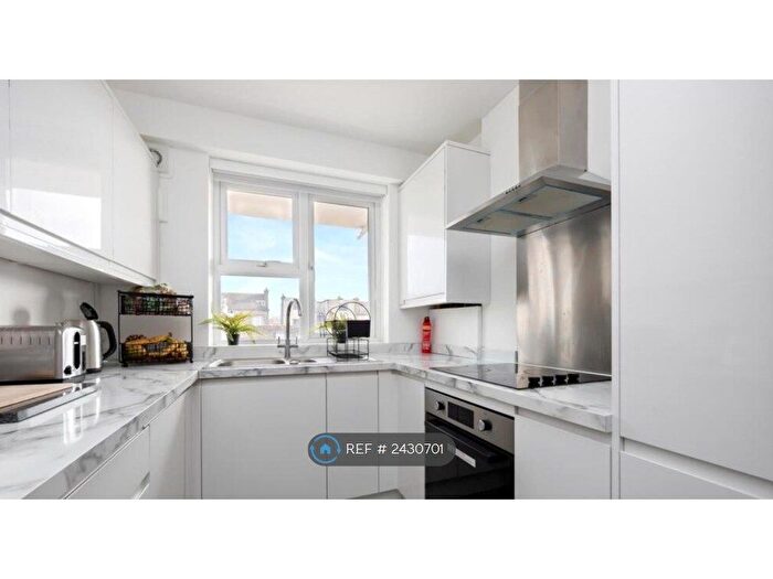 2 Bedroom Flat To Rent In The Drive, Hove, BN3