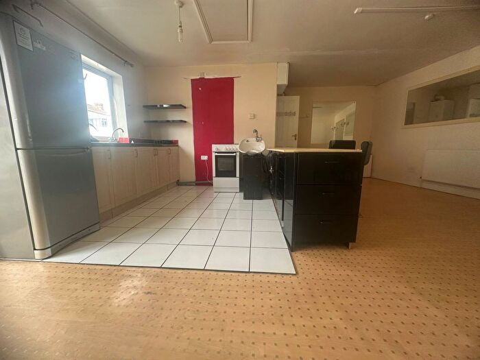 2 Bedroom Flat To Rent In Southall, UB2