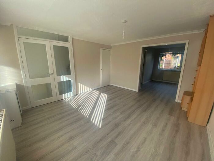 3 Bedroom House To Rent In Whitethorn Crescent, Streetly, B74