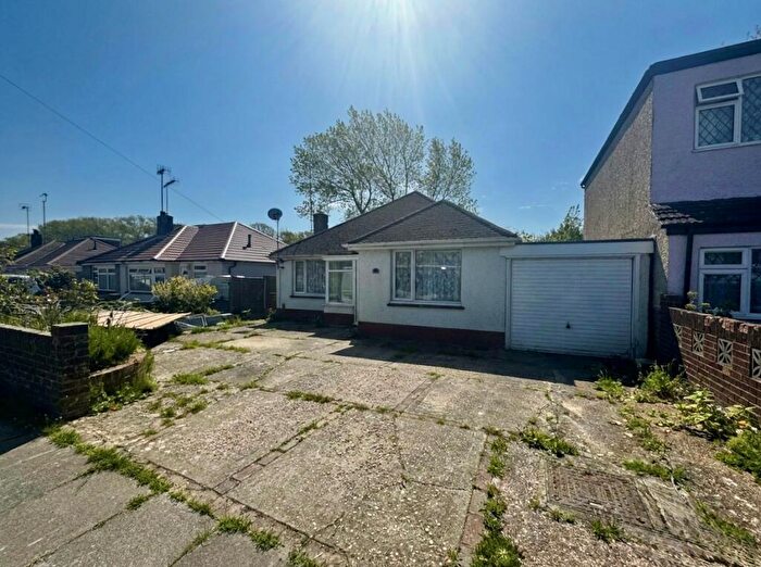 3 Bedroom Bungalow To Rent In North Farm Road, Lancing, BN15
