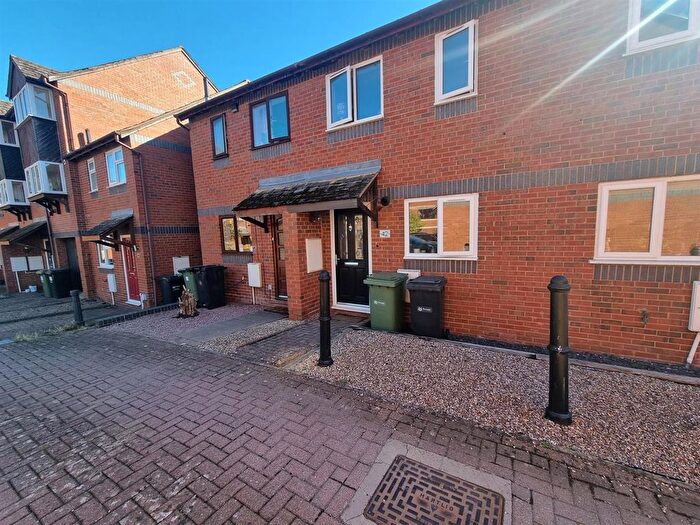 2 Bedroom Terraced House For Sale In Byfield Rise, Worcester, WR5