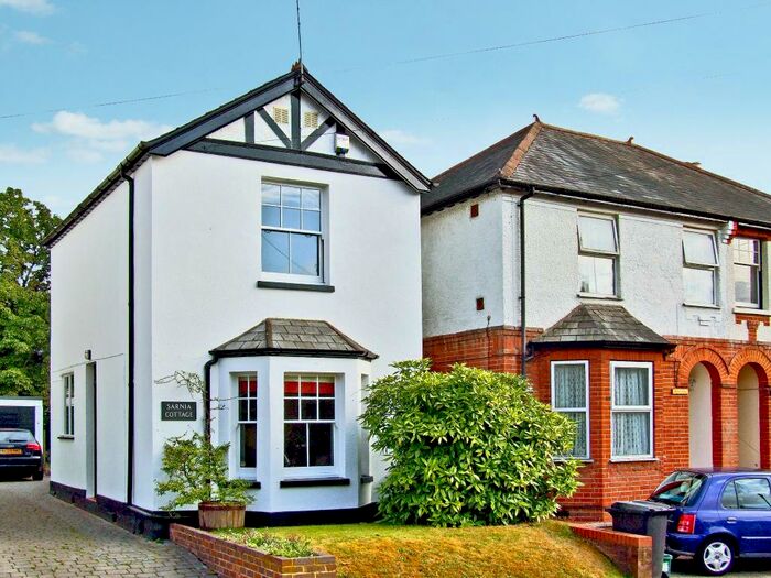 2 Bedroom Detached House To Rent In Horsell/woking, GU21