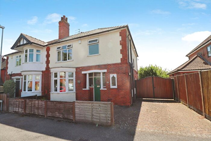 3 Bedroom Semi-detached House For Sale In Mainwaring Road, Lincoln, LN2