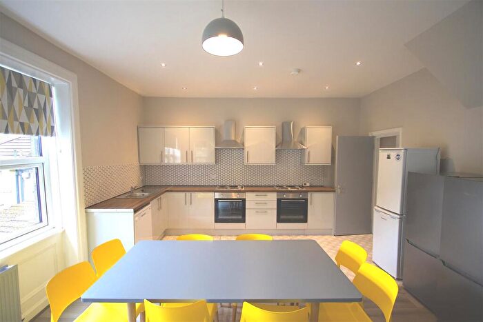 8 Bedroom Detached House To Rent In Cliff Road Gardens, Woodhouse, Leeds, LS6