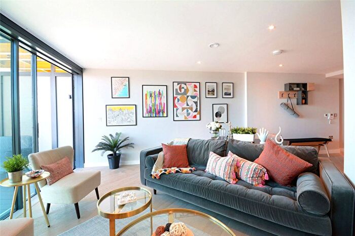 2 Bedroom Flat To Rent In Uncle Elephant Amp; Castle, Elephant And Castle, London, SE11