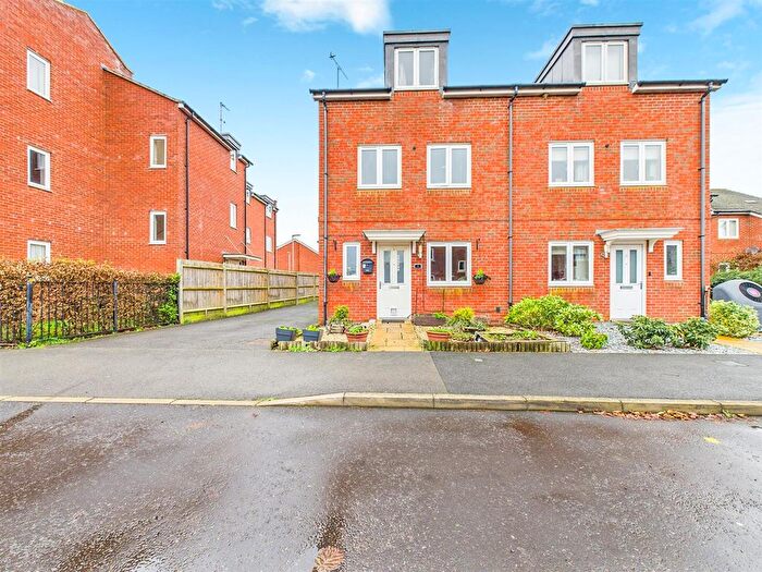 3 Bedroom Semi Detached House For Sale In Bramley Road, Berryfields, Aylesbury, HP18