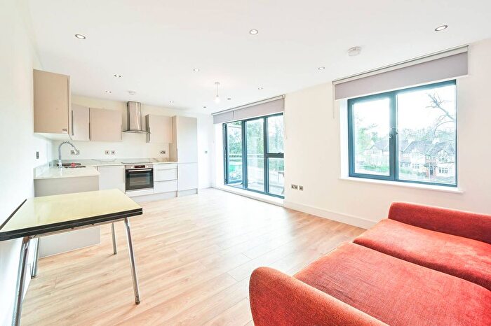 2 Bedroom Flat To Rent In Steeplands, Bushey, WD23