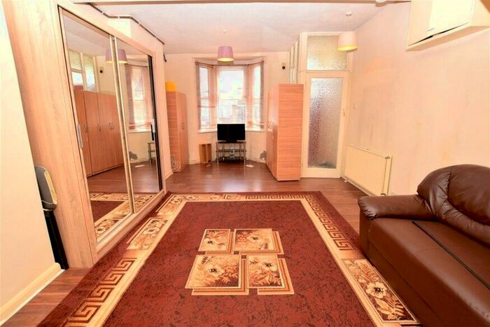 2 Bedroom House To Rent In Widdin Street, Stratford, E15