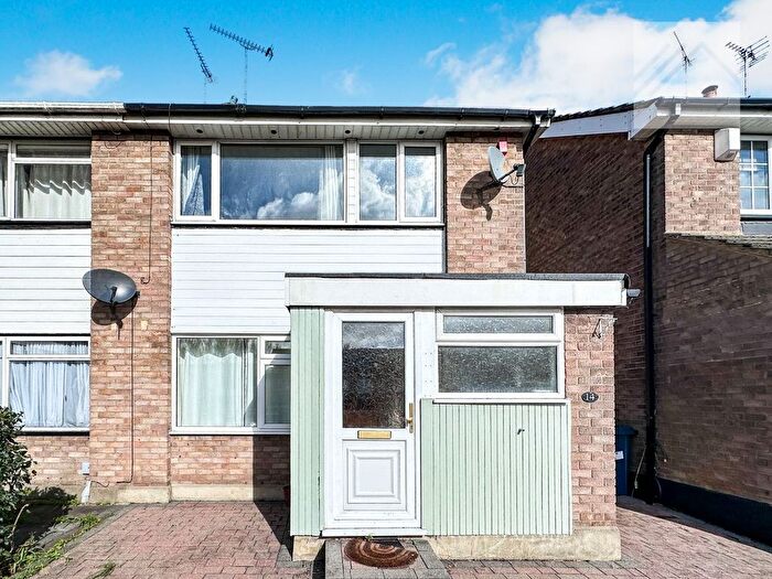 3 Bedroom Semi-Detached House To Rent In Weir Farm Road, Rayleigh, SS6