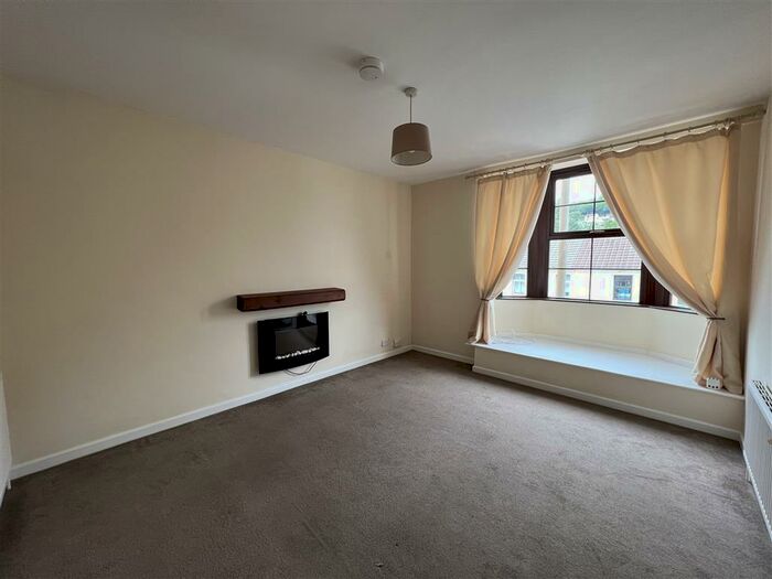 1 Bedroom Flat To Rent In New Road, Skewen, Neath, SA10