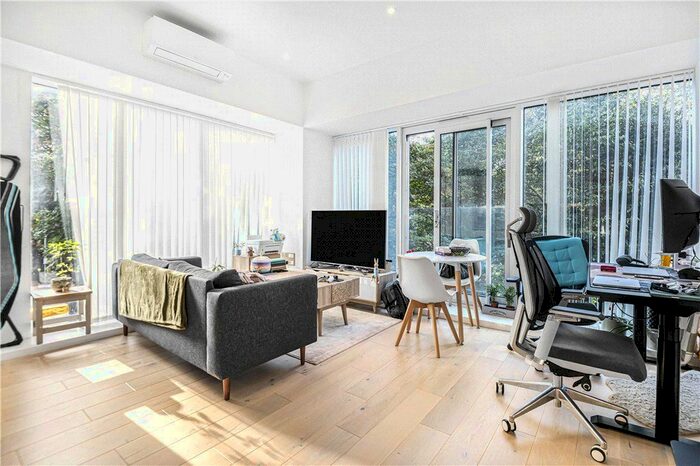 2 Bedroom Flat To Rent In Great West Road, Brentford, TW8